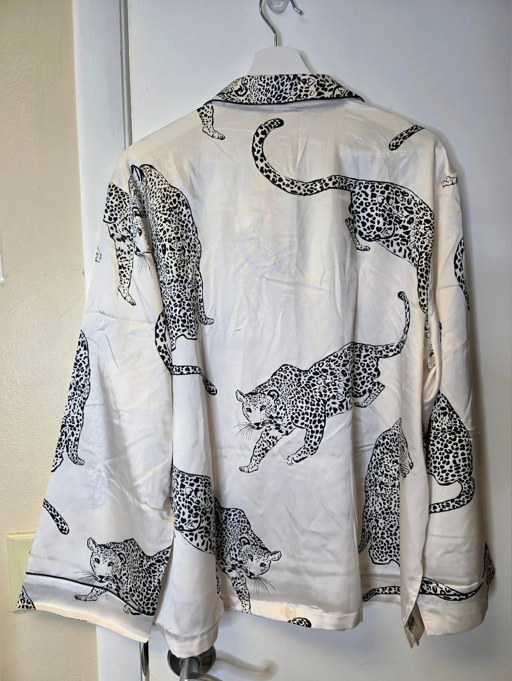 Victoria’s Secret Satin Pajama Top - Black & White Snow Leopard Size XL